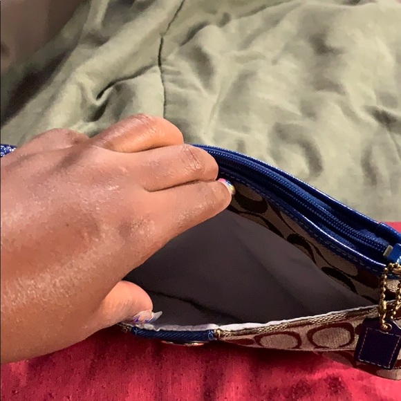 Coach wristlet used once still in good condition - Picture 3 of 5